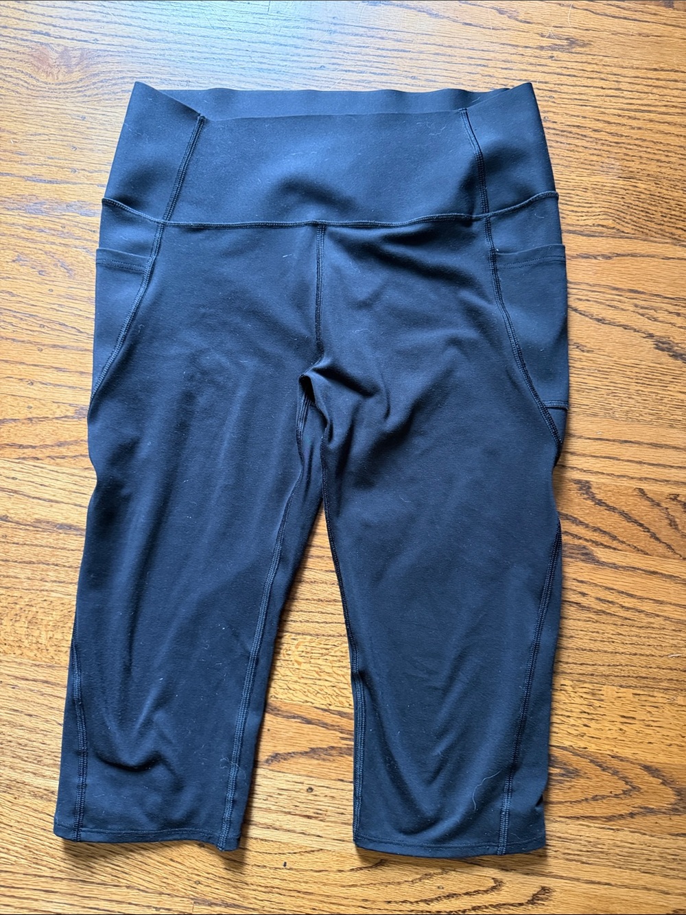 GAP Women's Black Athletic Capri Shorts